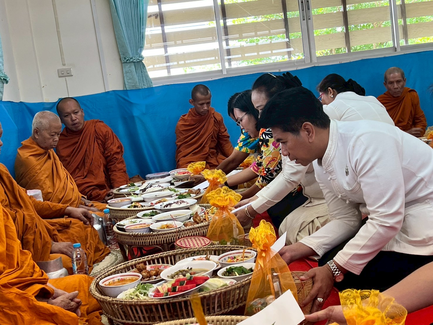 title - ส.ป.ก. ยโสธร จัดพิธีเจริญพระพุทธมนต์ทำบุญถวายภัตตาหารเพลแด่พระสงฆ์ พิธีสักการะศาลเจ้าที่และสิ่งศักดิ์สิทธิ์ประจำสำนักงาน เนื่องในเทศกาลวันขึ้นปีใหม่ไทย